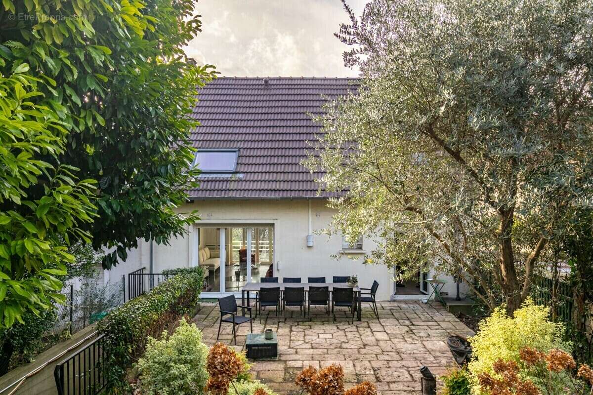 Maison de 186 m2 centre ville  /4 chambres / séjour de 68 m2 - photo 6