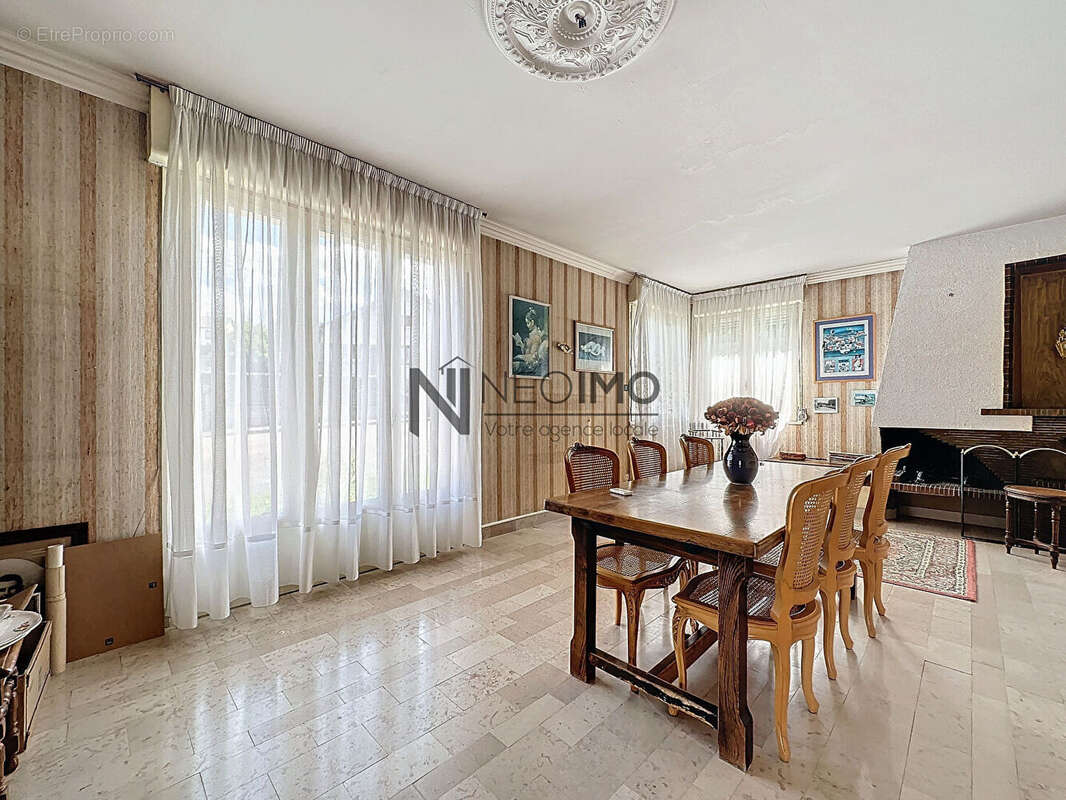 Maison à NEUFCHATEAU