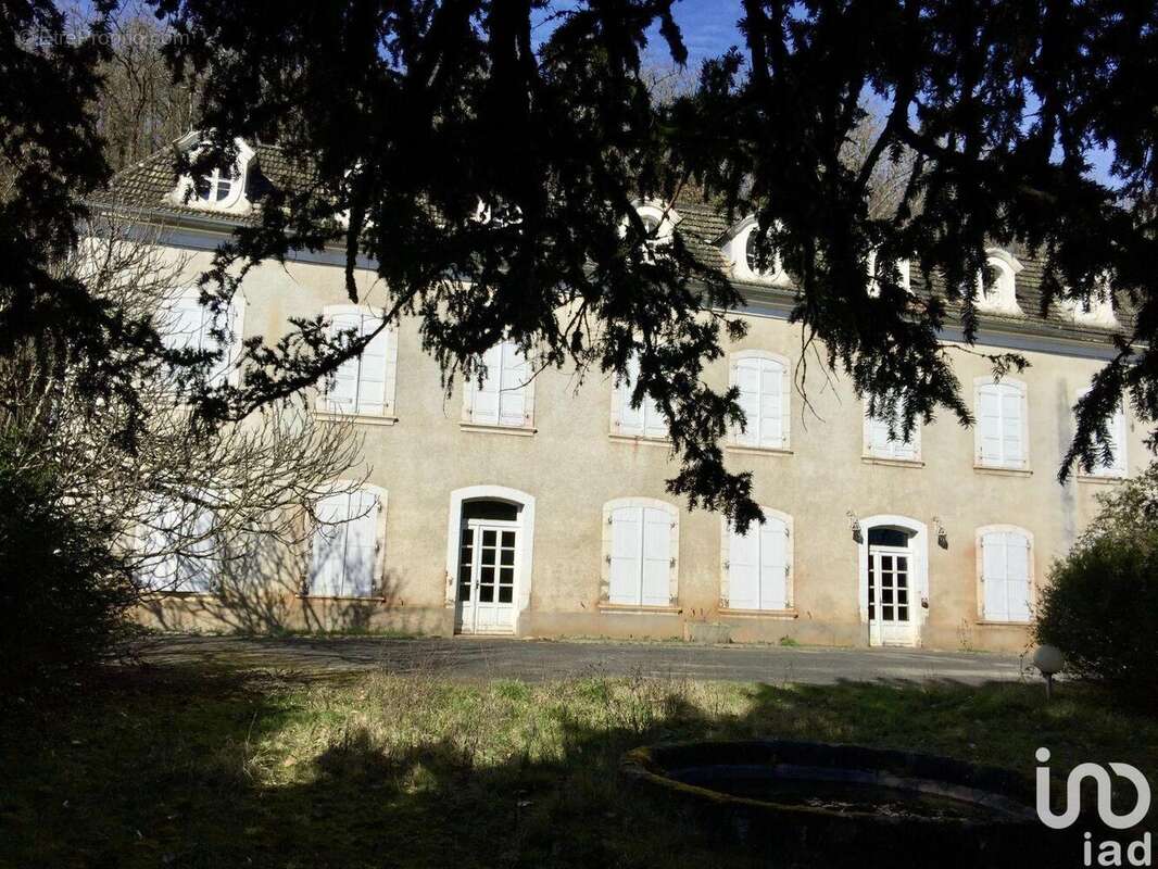 Maison 800 m² à Figeac  - photo 3