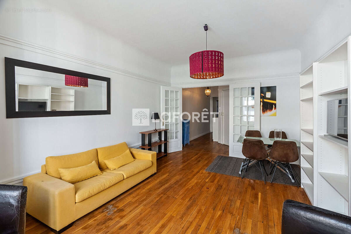 Appartement à PARIS-17E