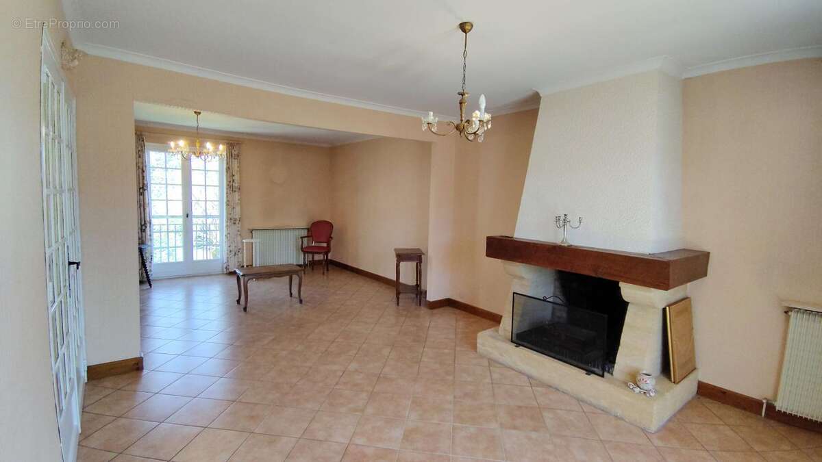 Maison à TERRASSON-LAVILLEDIEU