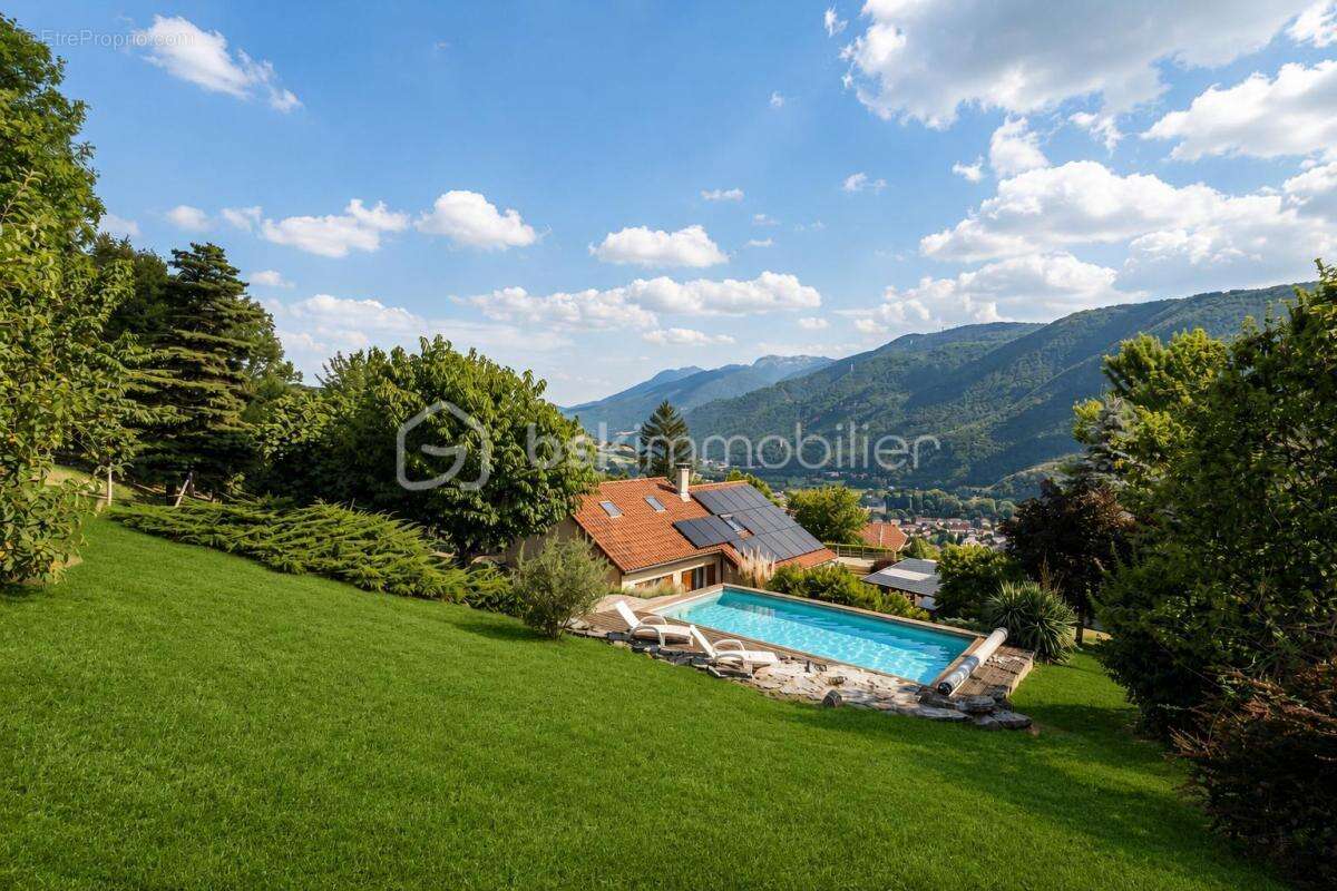  Maison familiale avec grand terrain, piscine et autonomie énergétique – Notre-Dame-de-Mésage Le Haut - photo 25