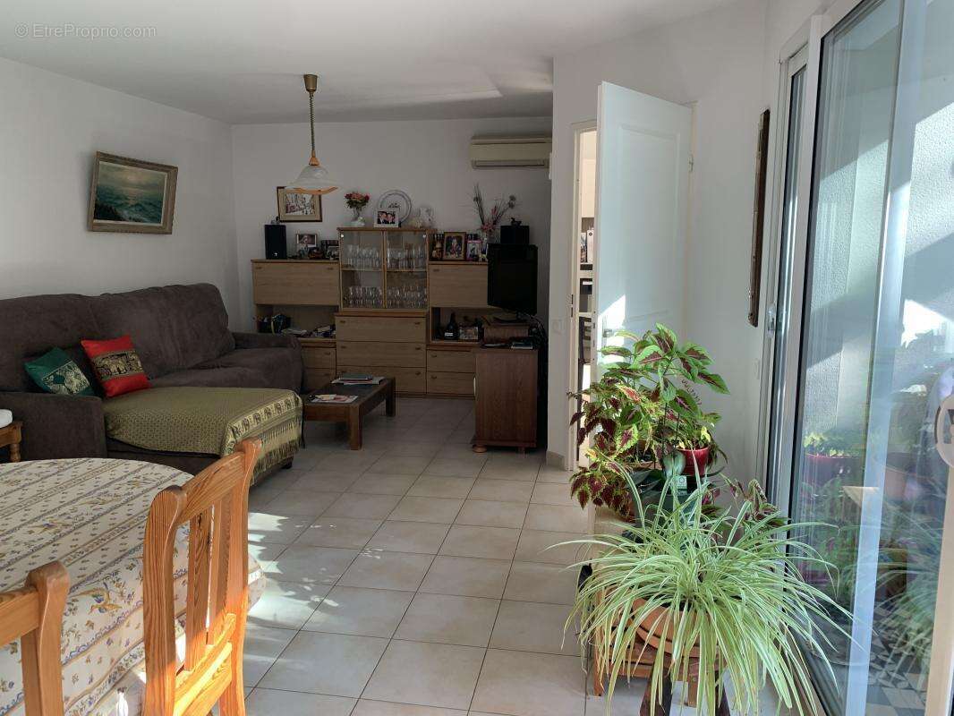 Maison à SAINT-LAURENT-DE-LA-PREE