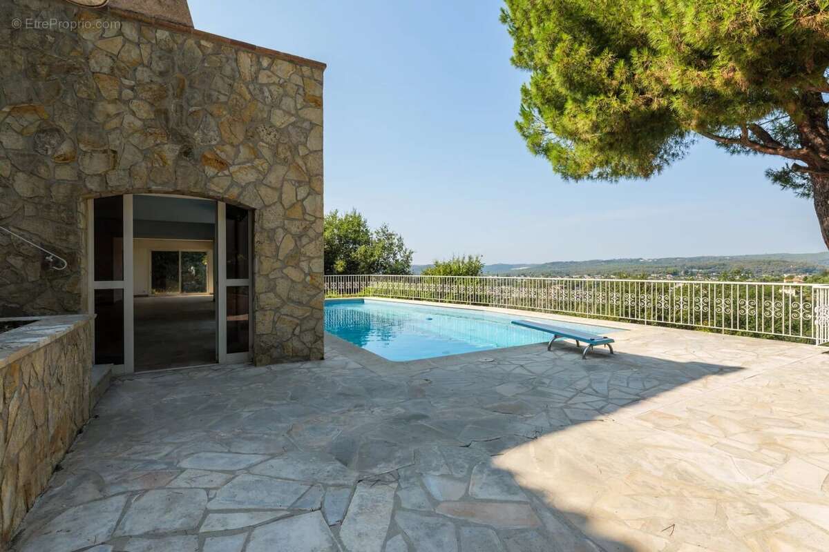À vendre – Spacieuse villa familiale avec piscine à Saint-Paul de Vence - photo 42