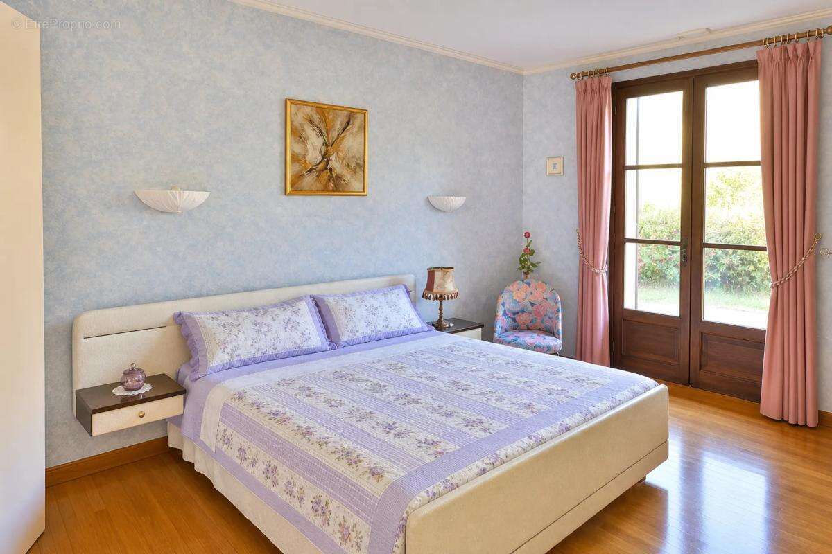 Maison spacieuse avec appartement à Pont-du-Casse - photo 6