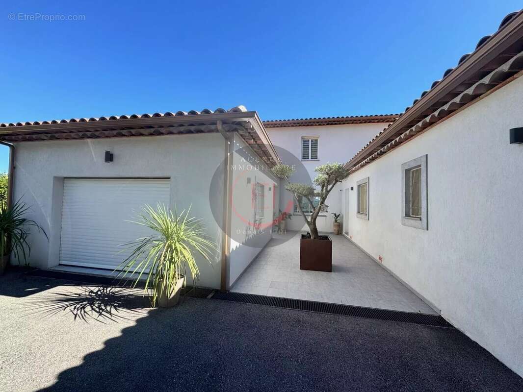 Maison à LES ADRETS-DE-L&#039;ESTEREL