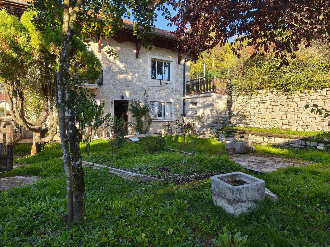 Maison à THEZILLIEU