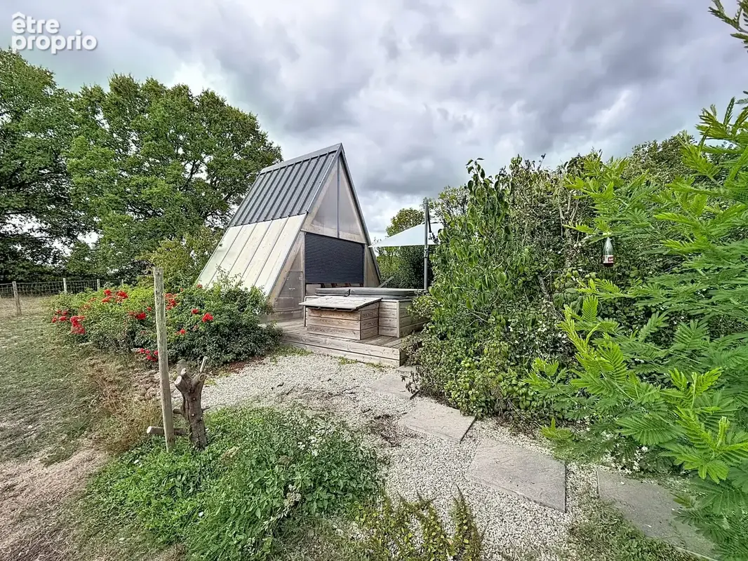 Maison 6 pièces 255 m² à vendre à Montbron (16220) - photo 4
