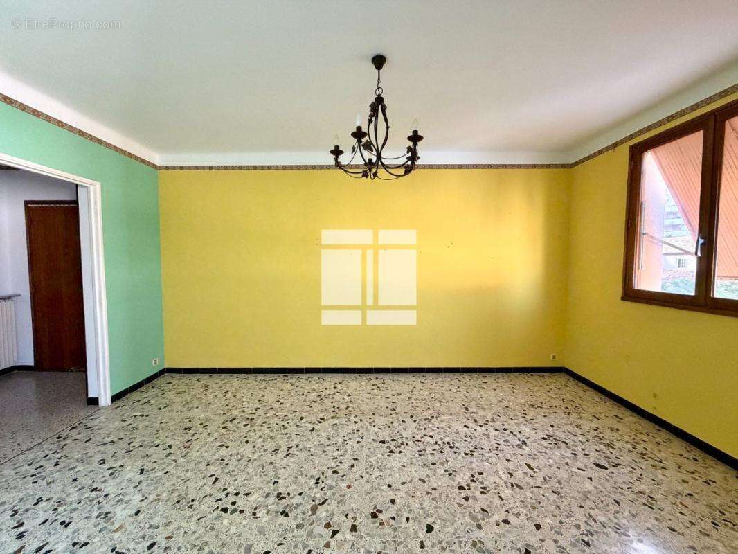 Appartement T4 de 86 m² à vendre – Centre de Calvi - photo 5