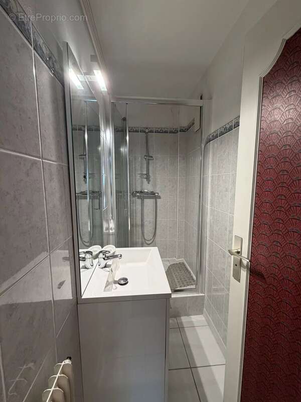 Auxerre - Bel appartement 5 pièces avec balcon et double garage - photo 7