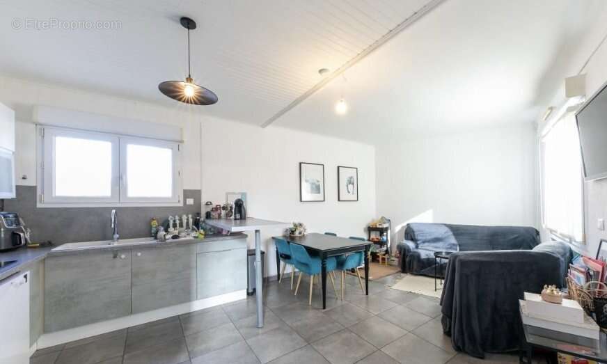 Maison à PEZILLA-LA-RIVIERE