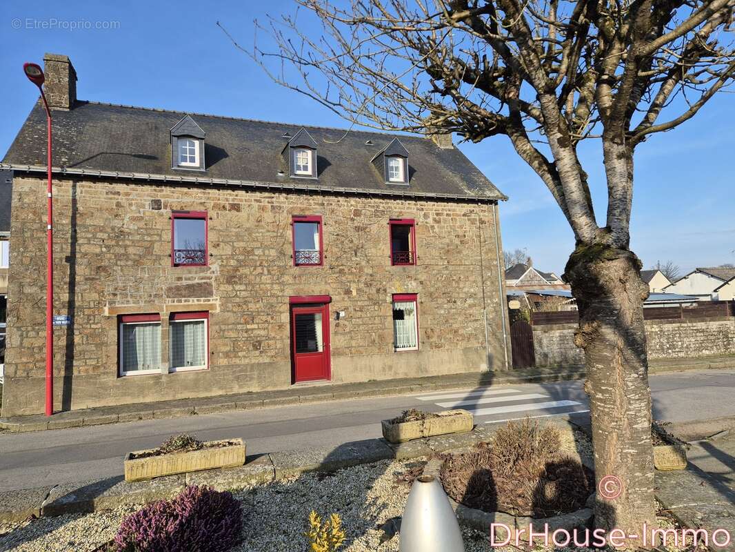 Maison à AMBRIERES-LES-VALLEES