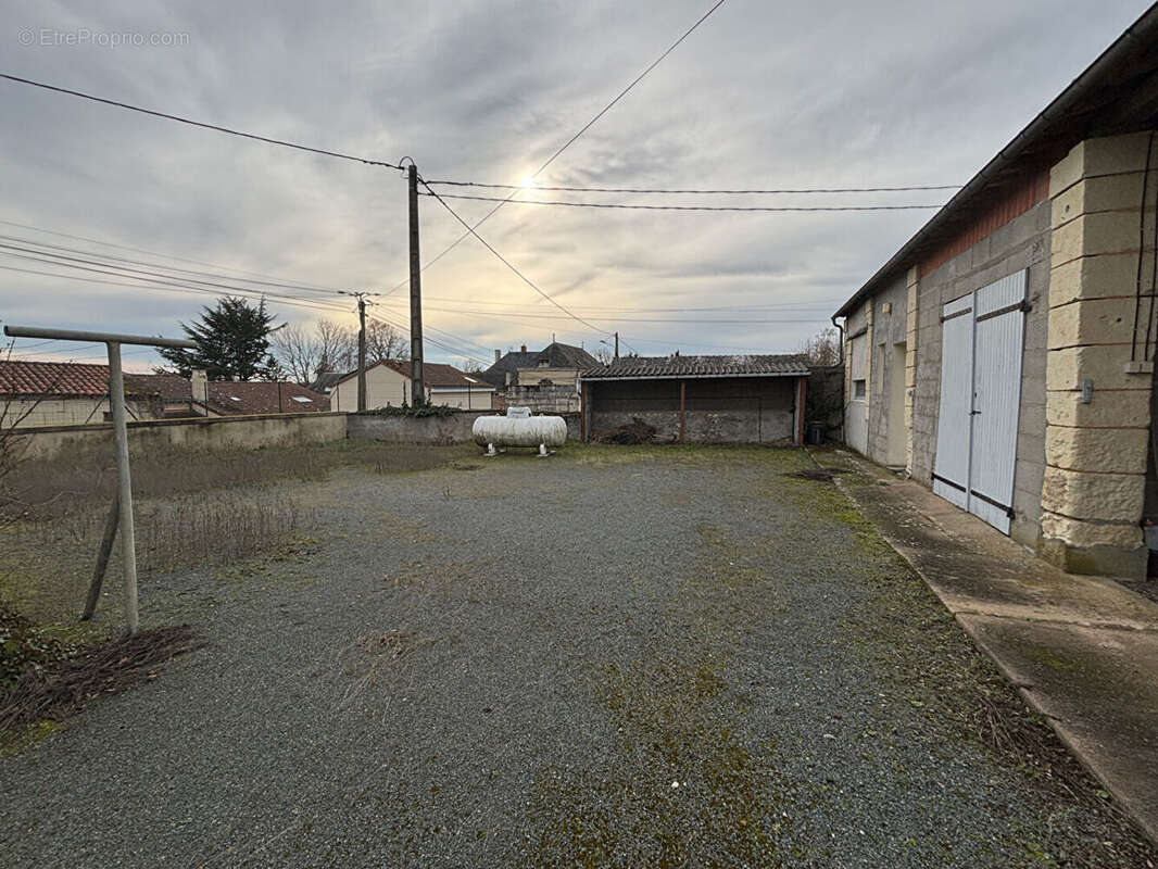Maison à LE PUY-NOTRE-DAME
