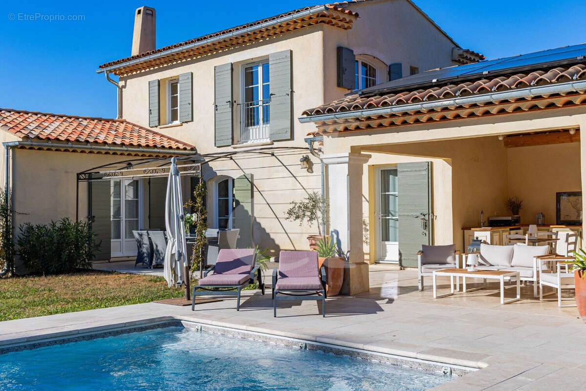 Maison à L&#039;ISLE-SUR-LA-SORGUE