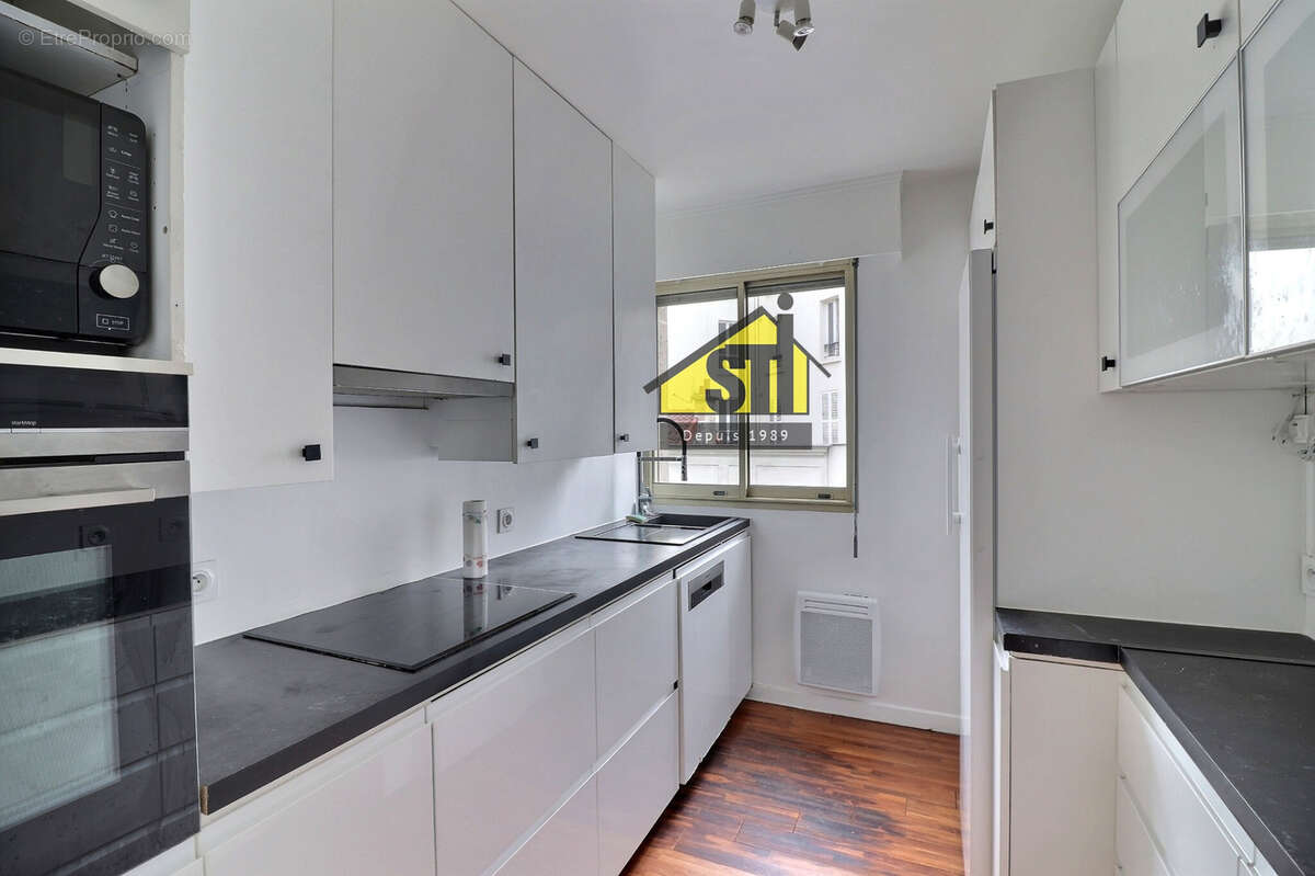 Appartement à PARIS-14E