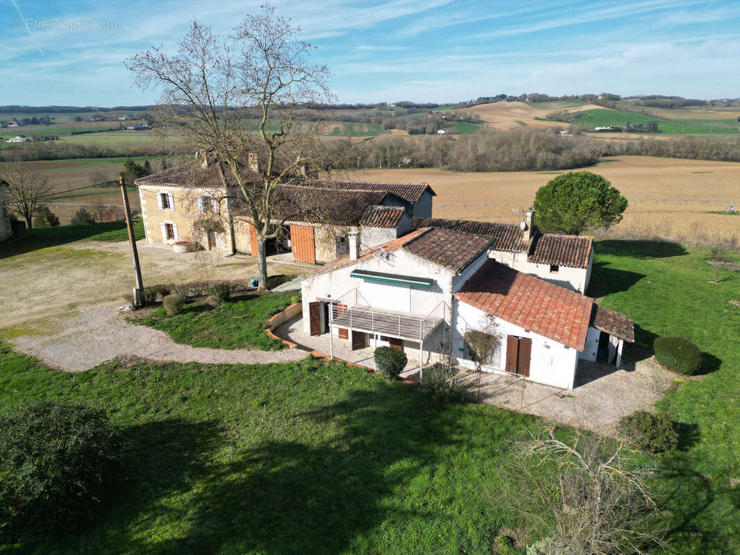 Maison à CASTERA-VERDUZAN