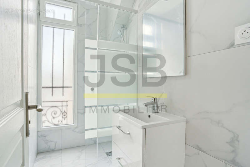 Appartement à PARIS-2E