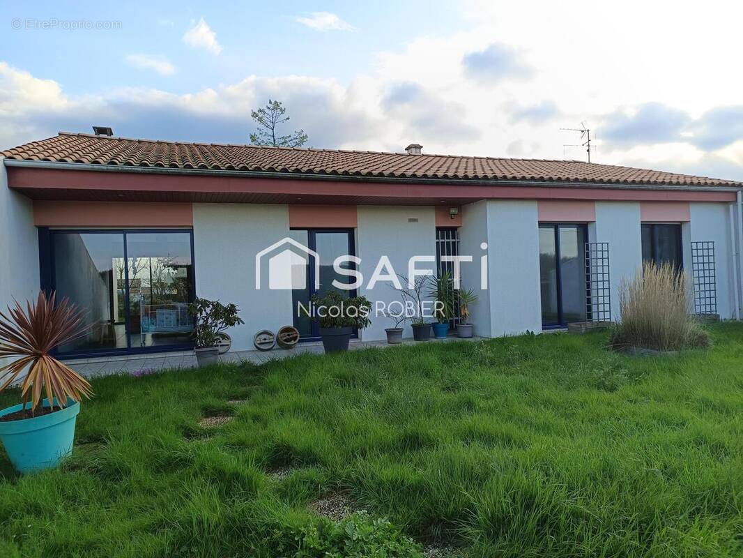 Photo 1 - Maison à VOUILLE