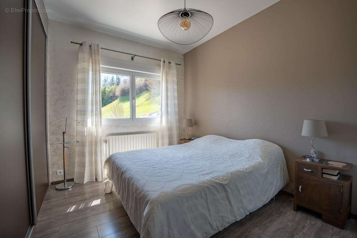 Maison 208 m² à Engins  - photo 8