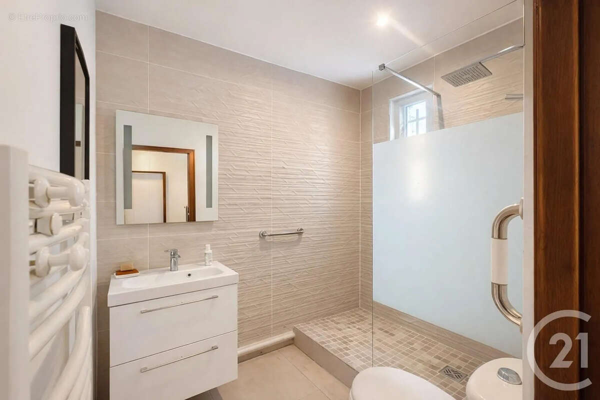 Appartement à PARIS-14E
