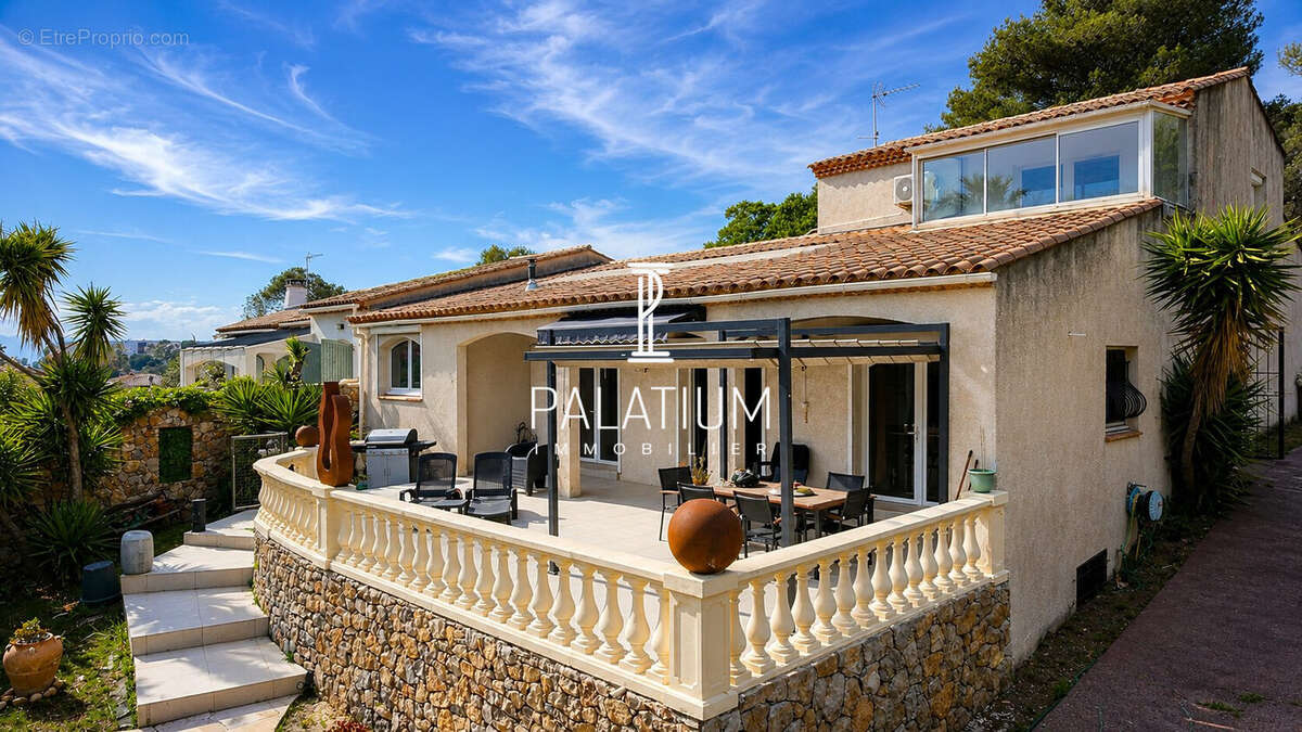 Maison 160 m² à Saint-Raphael  - photo 2