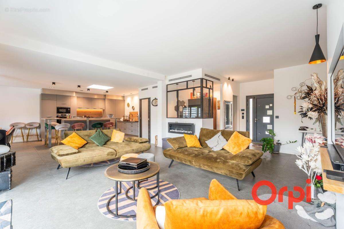 Maison À Vendre 244 m2 Francheville le haut - photo 2