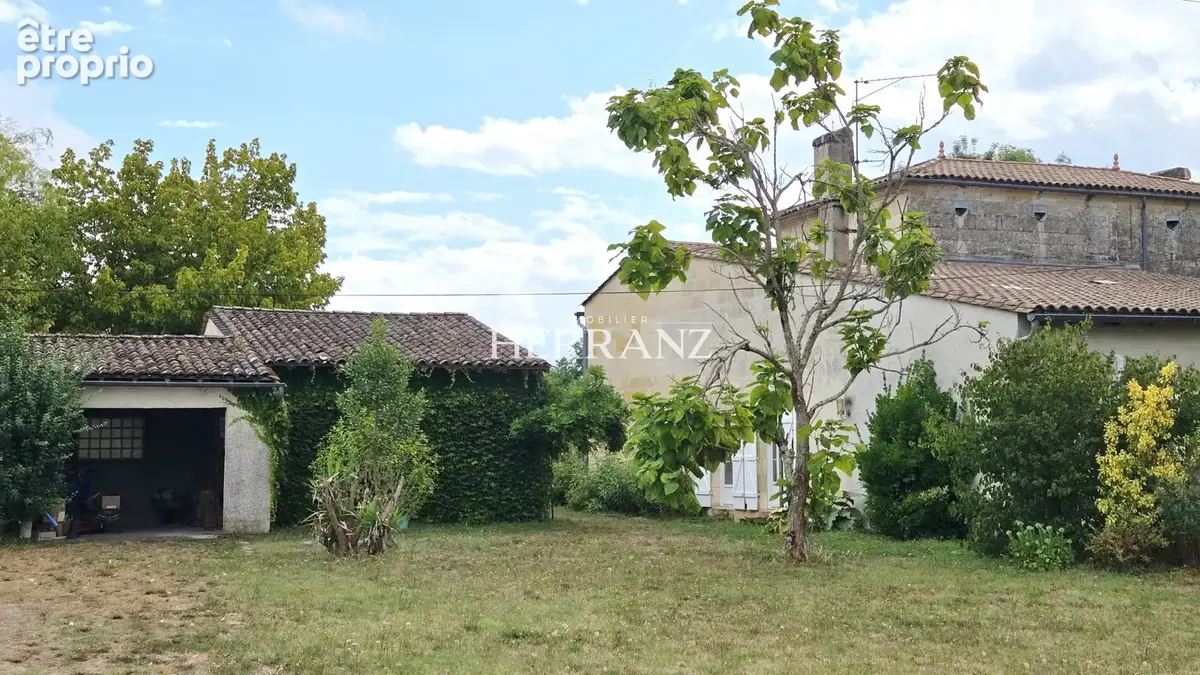 Maison de caractere 277 m2 - - photo 15