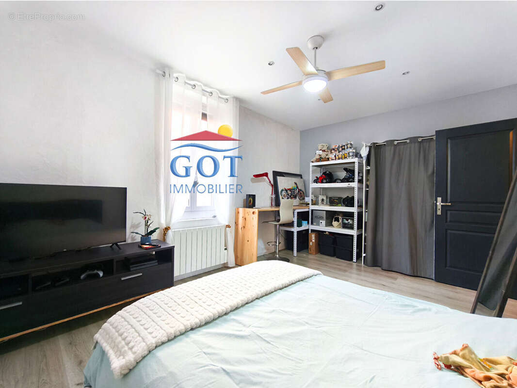 Maison à SAINT-LAURENT-DE-LA-SALANQUE