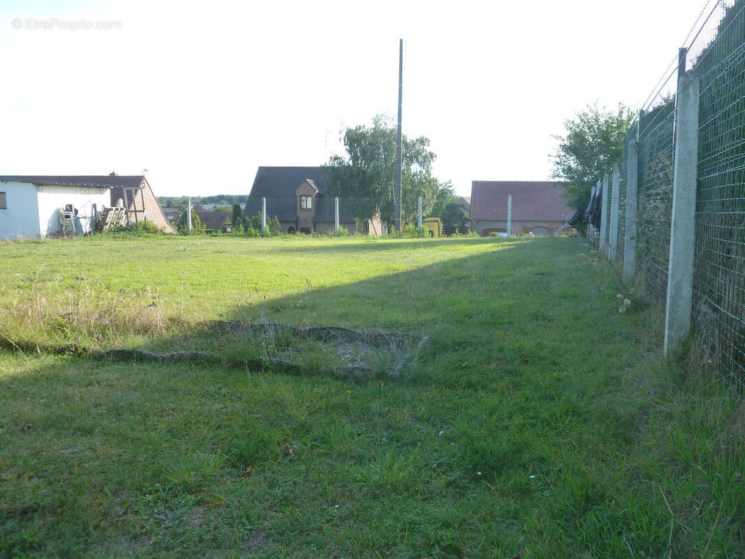 Terrain à RAILLENCOURT-SAINTE-OLLE