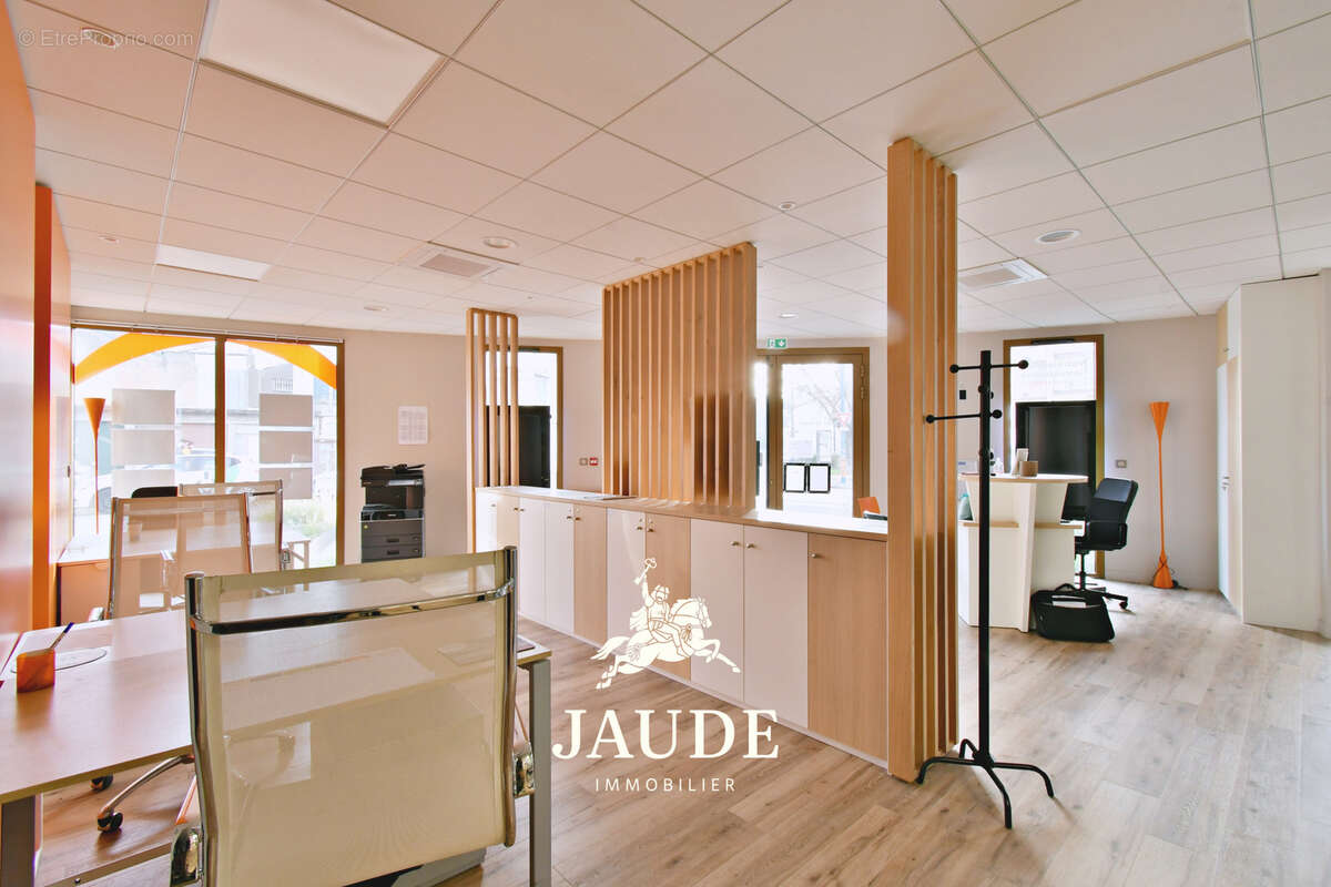 Local commercial ou Bureaux - 95m2 Quartier REGENSBURG -SALINS à Clermont Ferrand - photo 4