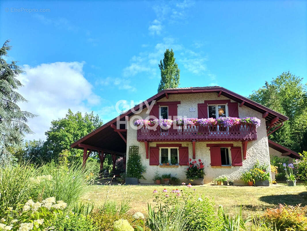 Maison à PUGNY-CHATENOD