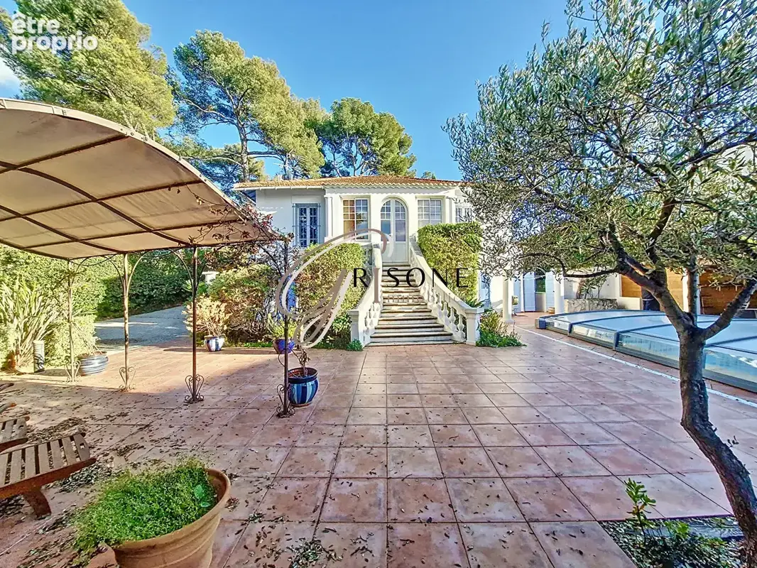 Villa de caractère de 160 m² avec piscine à Sanary Sur Mer - photo 10