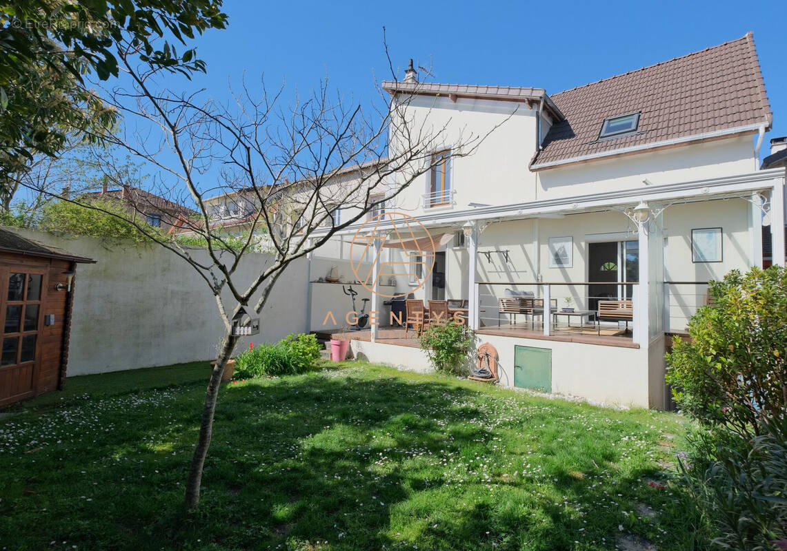 COTE JARDIN - Maison à SAINT-MAUR-DES-FOSSES