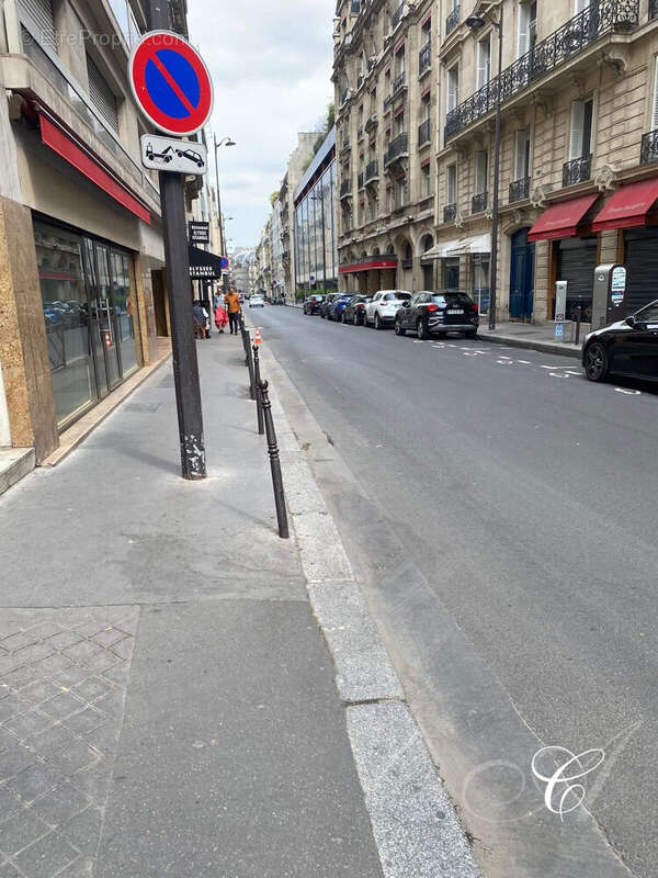 Parking 12 m² à Paris-8e  - photo 8