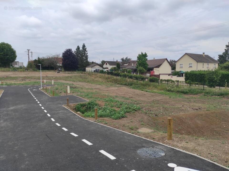 Terrain à LES DAMPS