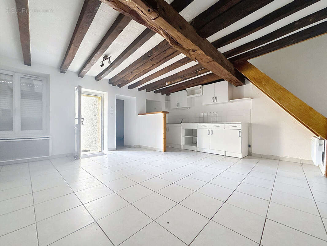 Appartement à SAINT-JEAN-DE-BOURNAY