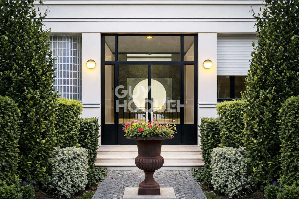 Appartement à COURBEVOIE