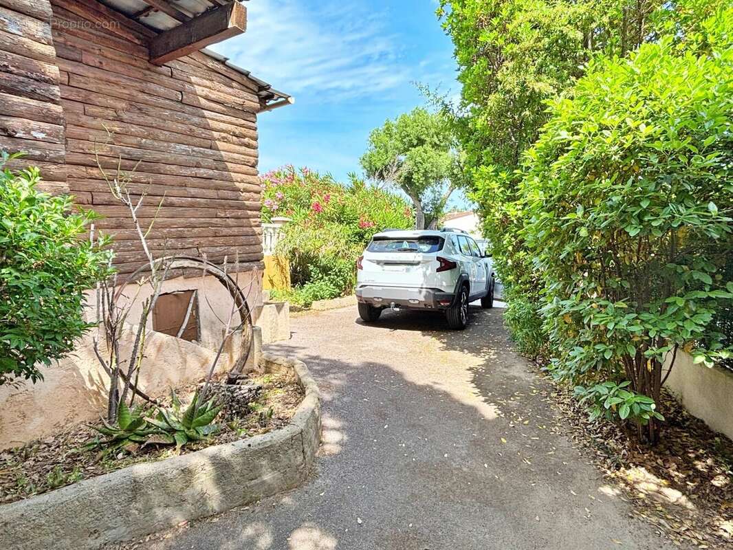 Maison à ROQUEBRUNE-SUR-ARGENS