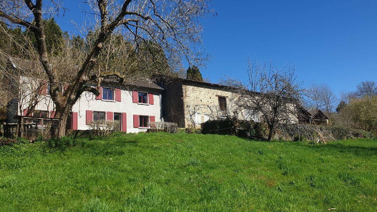 Maison à SAINT-LEONARD-DE-NOBLAT