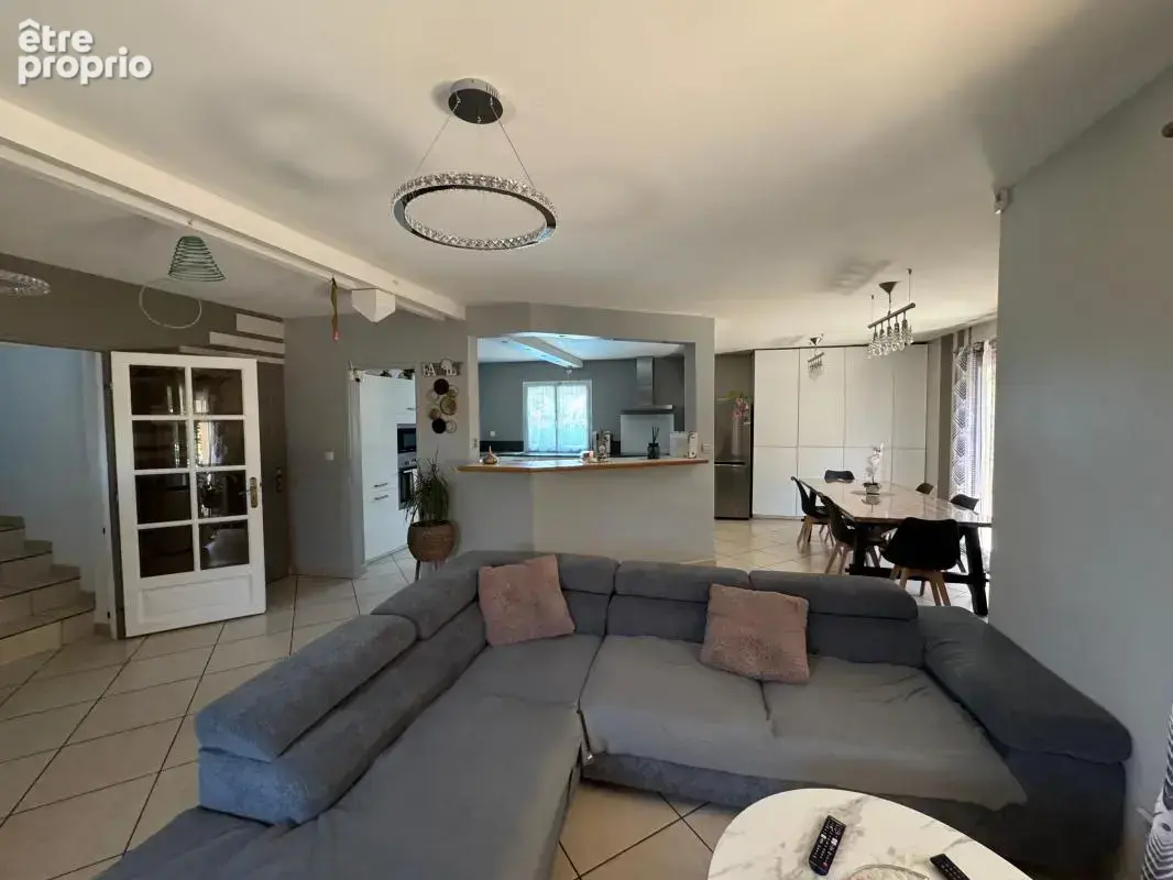 Maison d'architecte spacieuse et lumnieuse avec piscine - photo 2