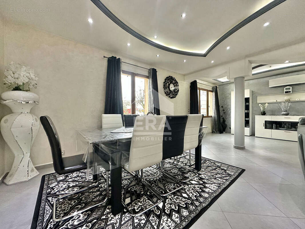 Maison à SARTROUVILLE