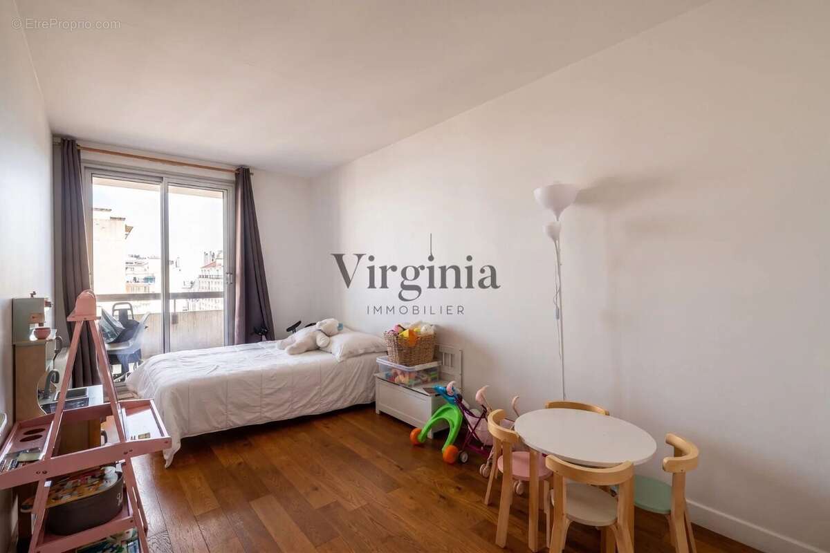 Appartement à CHARENTON-LE-PONT