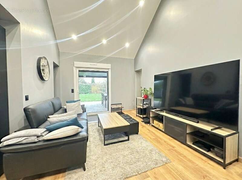 Maison à COURVILLE-SUR-EURE