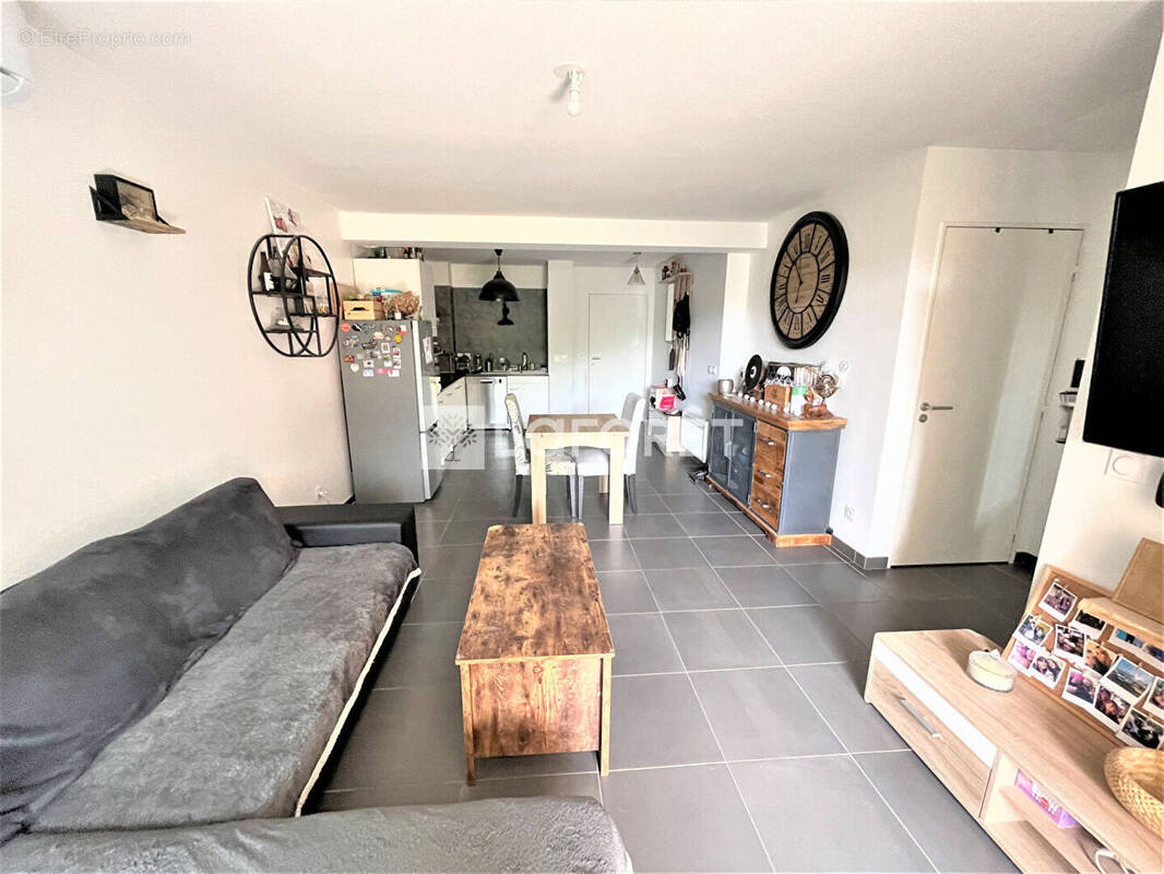 Appartement à SAINT-LAURENT-DU-VAR