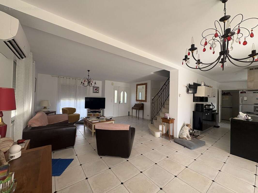 Maison 193 m² à Vivy  - photo 3
