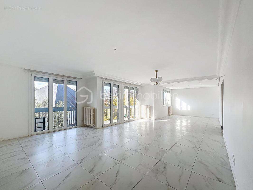 Appartement à L&#039;HAY-LES-ROSES