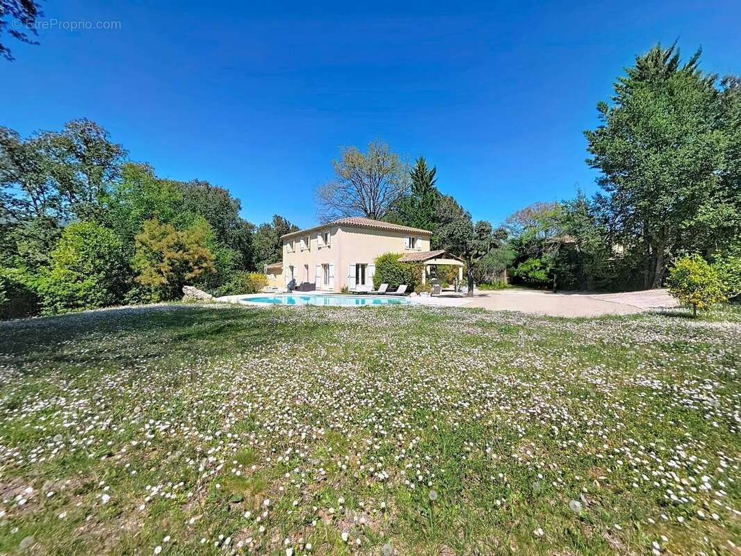 Maison à ROQUEFORT-LES-PINS