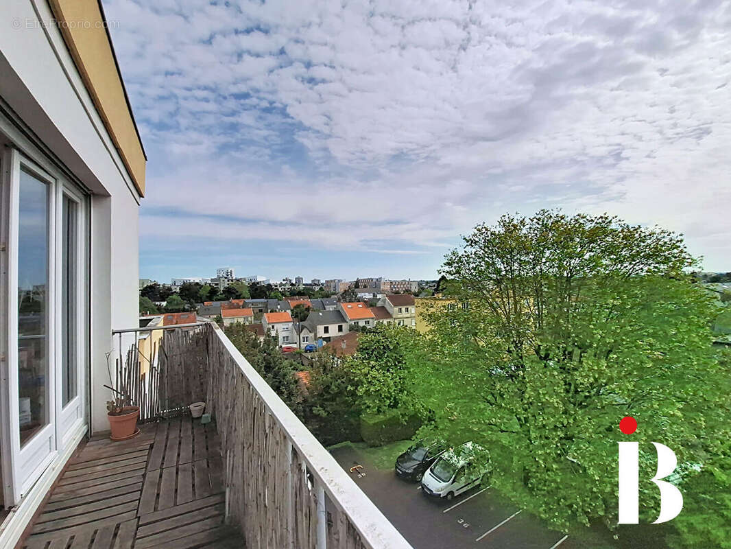 NANTES LONGCHAMP Dernier étage avec balcon et garage - photo 2