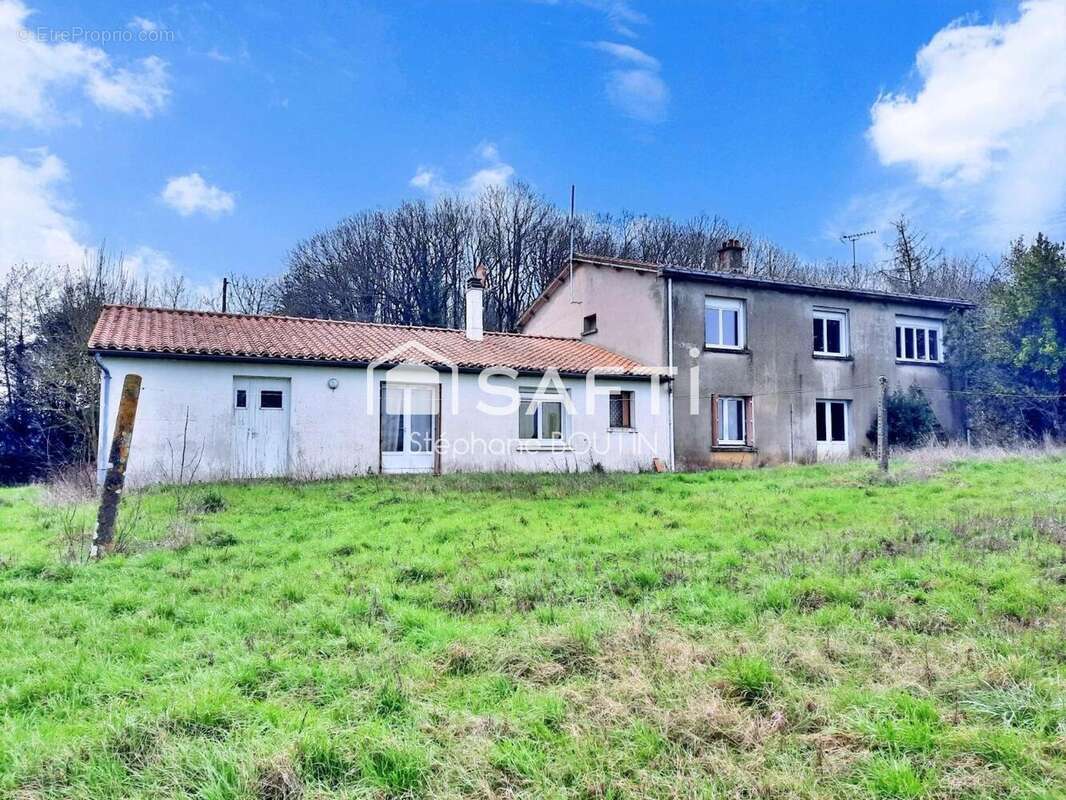 Maison 205 m² à La Chapelle-Themer  - photo 2
