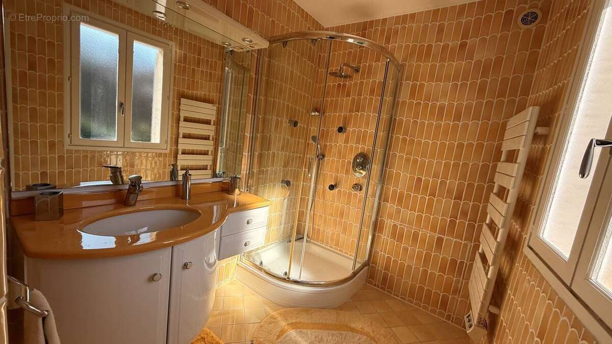 Maison à ROQUEFORT-LES-PINS